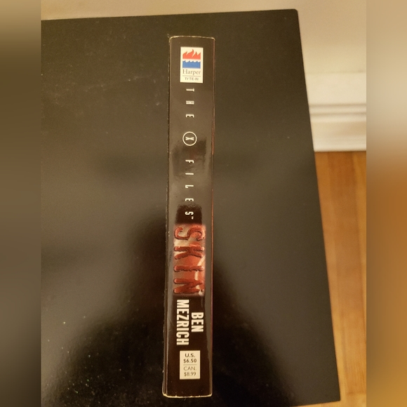 X-Files Skin Book - Picture 2 of 3